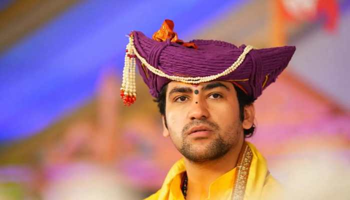 पुलिसकर्मी की कार्रवाई पर बोले धीरेंद्र कृष्ण शास्त्री