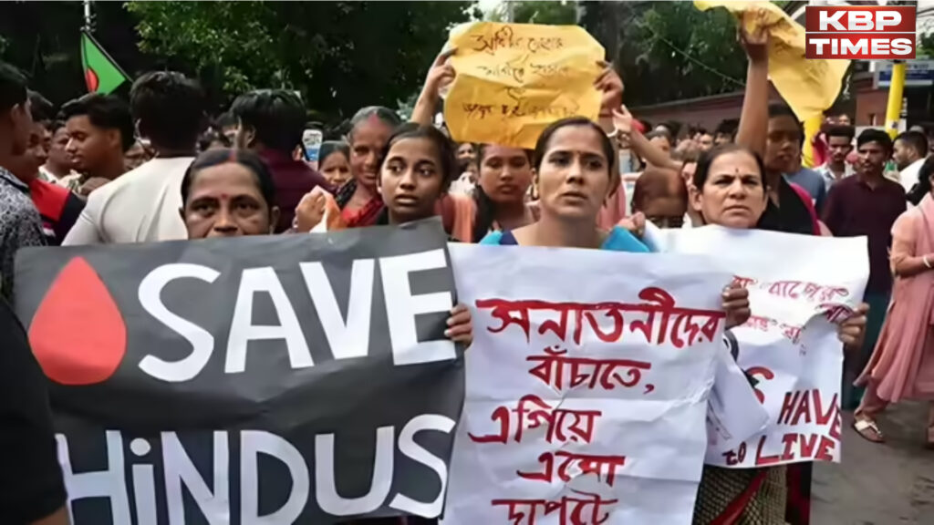 New Delhi बांग्लादेश के अल्पसंख्यक हिन्दूओं ने भारत सरकार से गुहार लगाई है कि हमें बचा लीजिए। यहां फंसे और सताए जा रहे हिंदू भीड़ के आतंक से बचने के लिए भारत से सीमाएं खोलने की गुहार लगा रहे हैं।