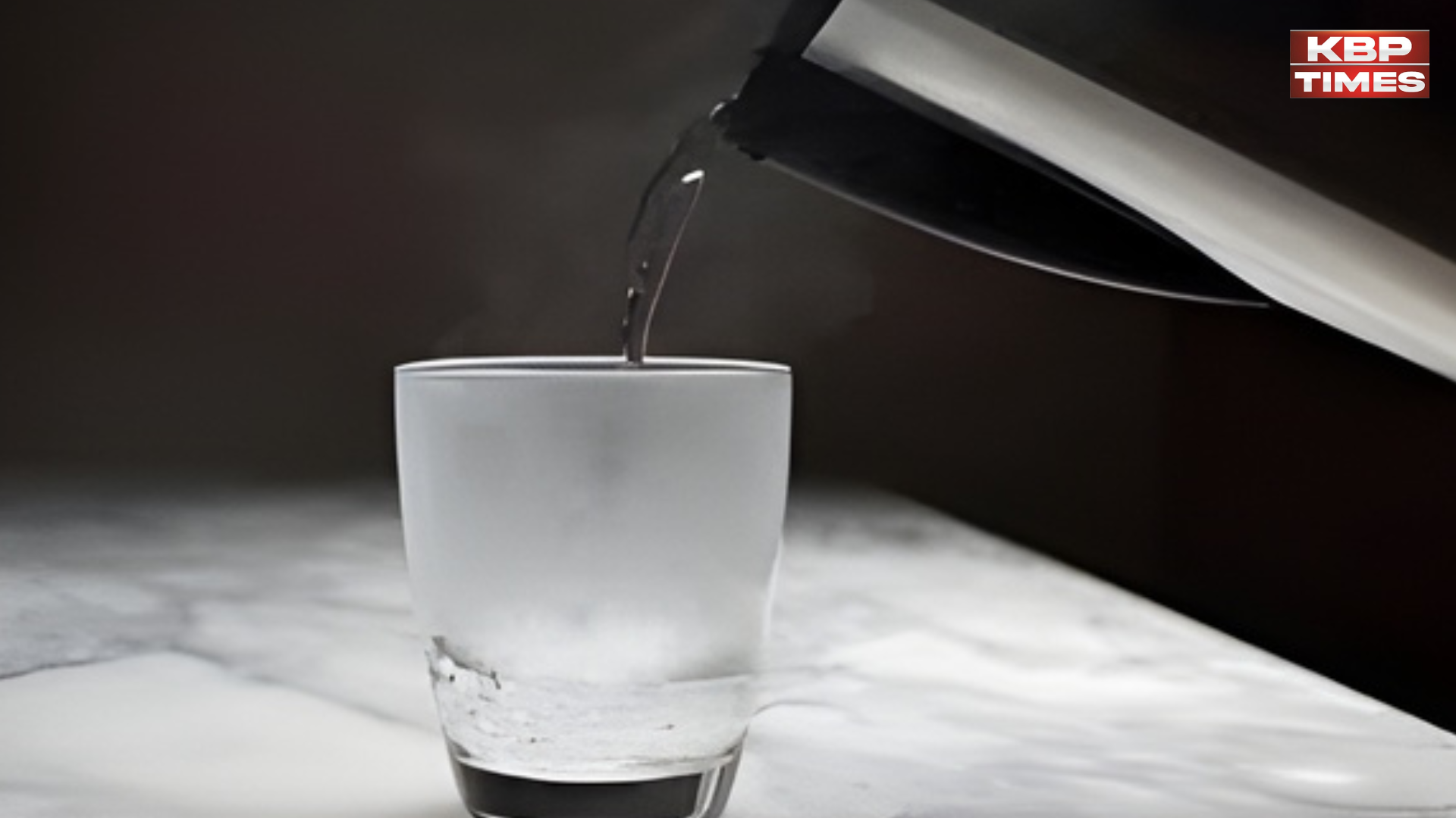 Sardiyon me paani peene ke fayde