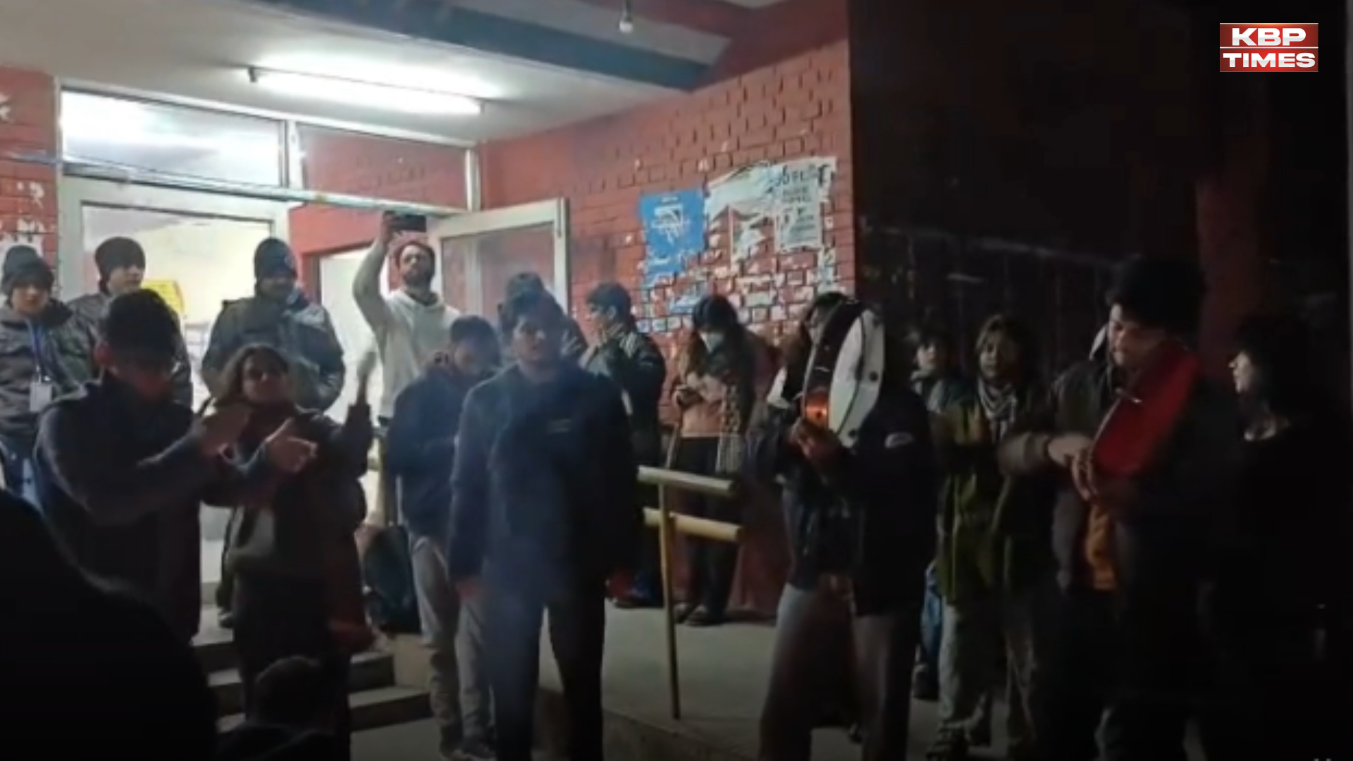 JNU में आधी रात उमर खालिद और शरजील इमाम के पक्ष में की जमकर नारेबाजी