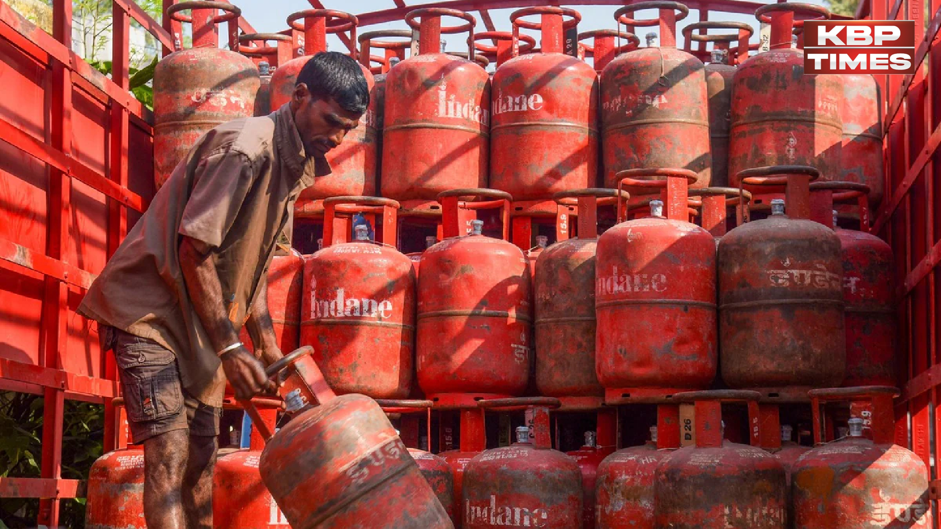 महंगा हो गया LPG गैस सिलेंडर.