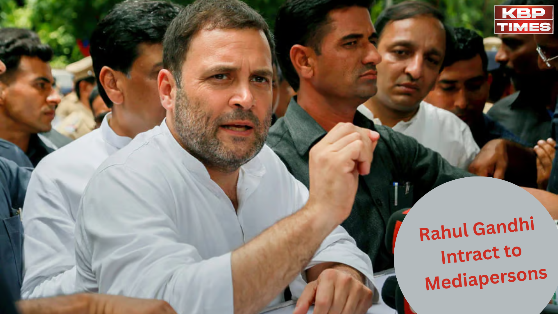 Rahul Gandhi intract with Mediapersons