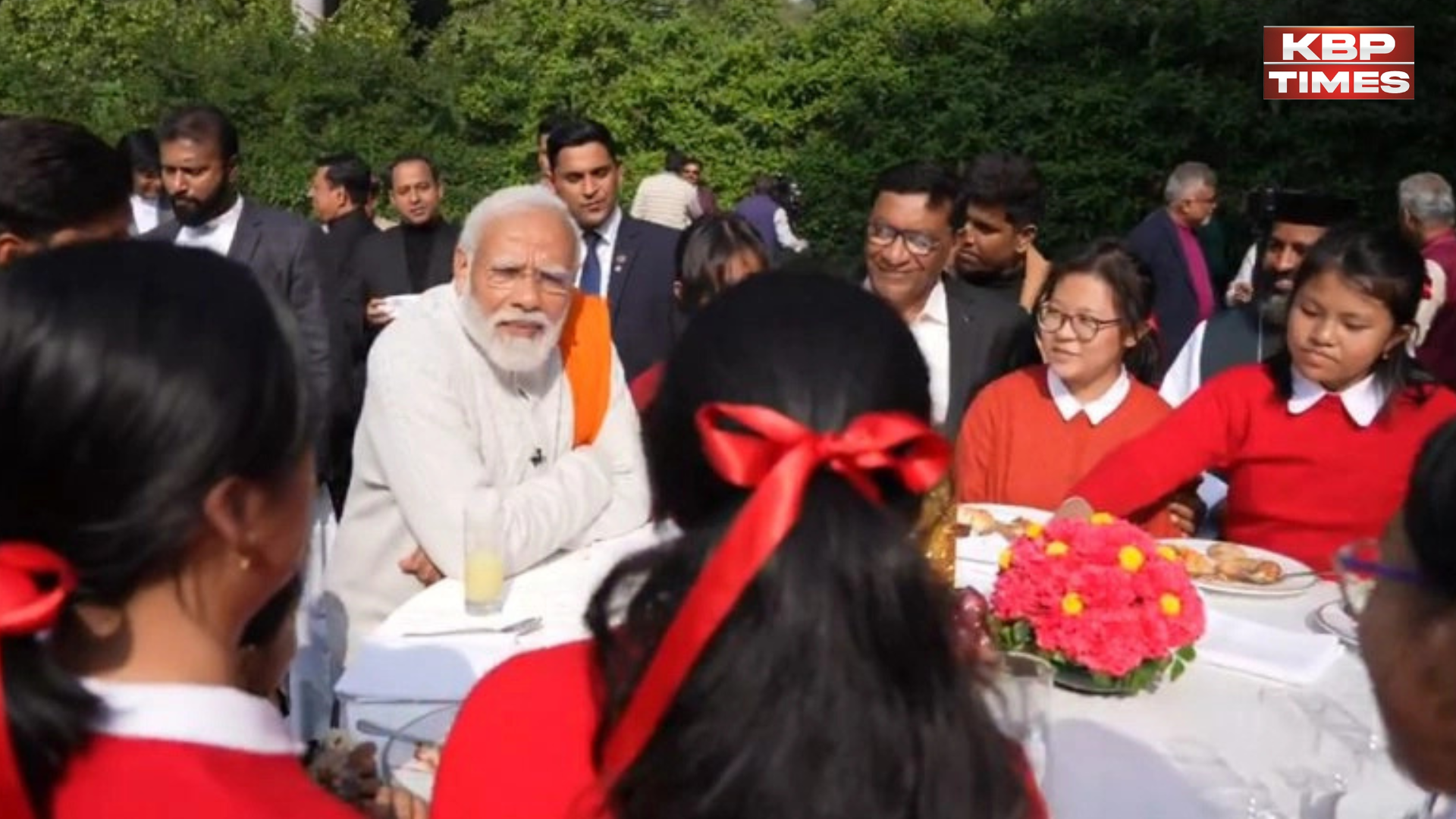 PM Modi with children