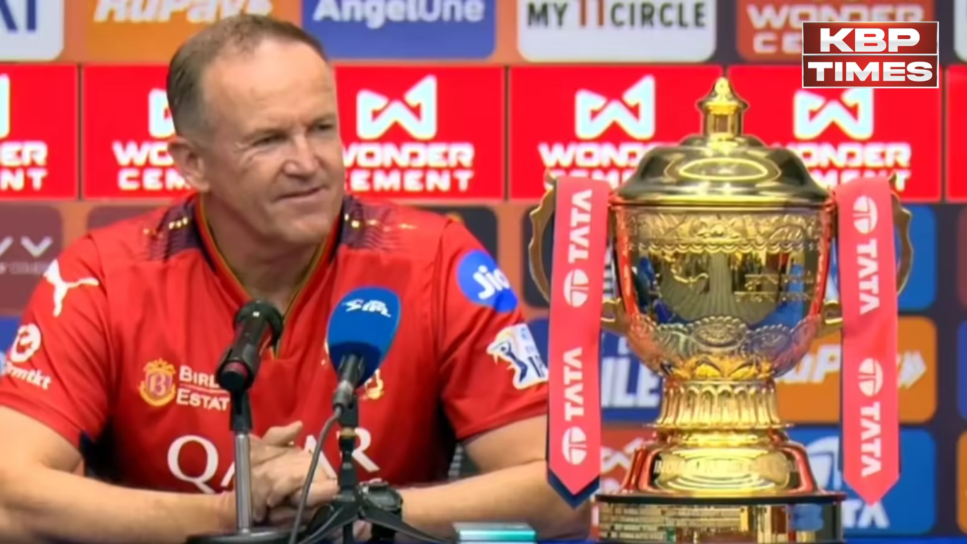 IPL 2026: RCB को पहले मैच से पहले बड़ा झटका