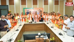 मुख्यमंत्री भजनलाल शर्मा और प्रदेश सरकार के मंत्रियों ने झालमुरी खाकर जीत की खुशी मनाई