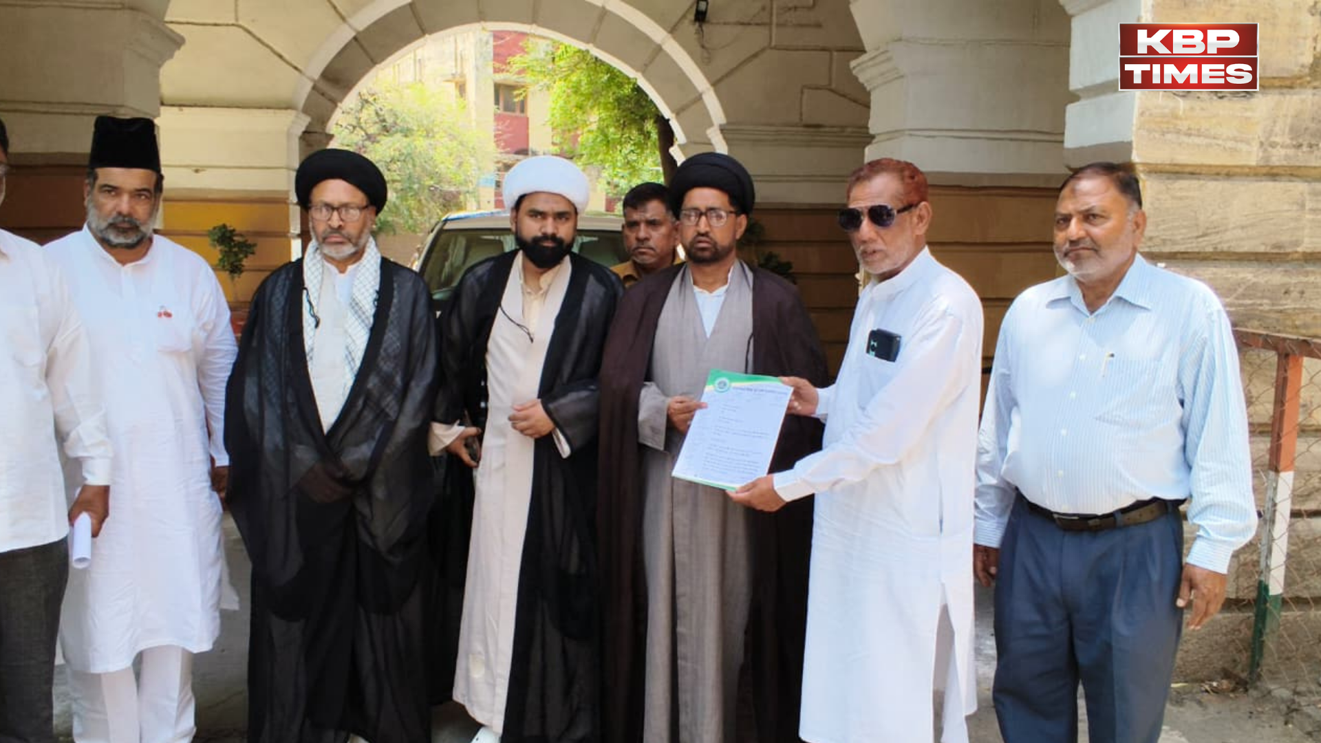 Shia muslim give gyapan