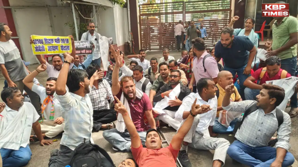 Candidates protest in BJP office in Lucknow