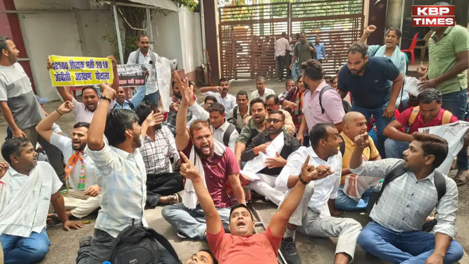 Candidates protest in BJP office in Lucknow